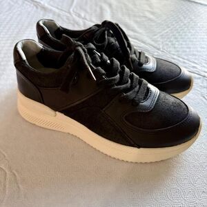 Everlane Girl's Black Leather Sneakers 4Y